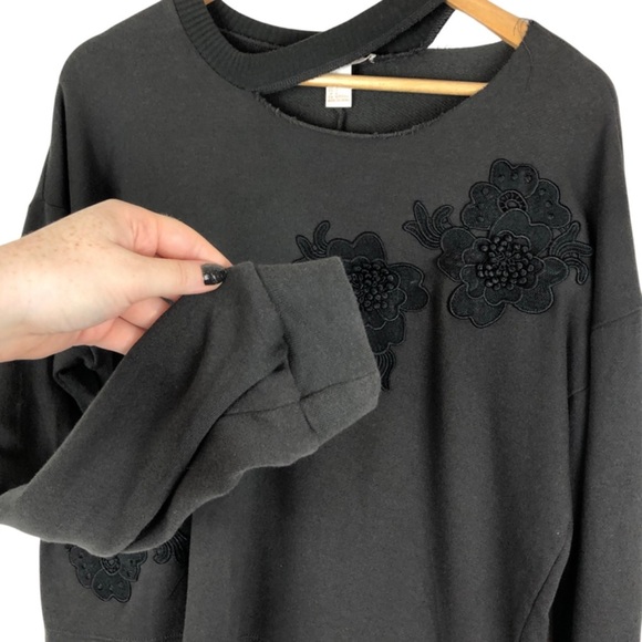 Forever 21 Women’s Floral Embroidered Patch Distressed Crewneck Crop Sweatshirt - Picture 6 of 15